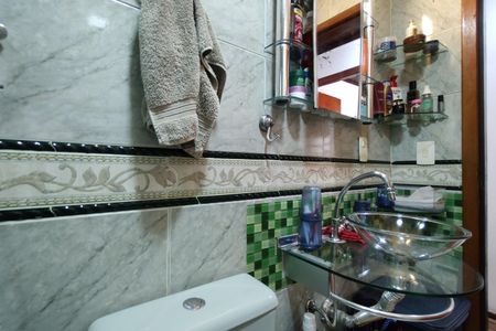 Casa de condomínio à venda com 200m², 3 quartos e 2 vagasBanheiro Social