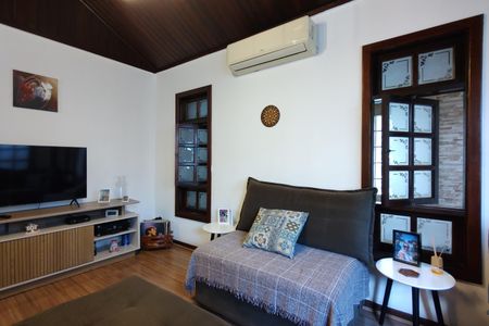 Casa de condomínio à venda com 200m², 3 quartos e 2 vagasSala