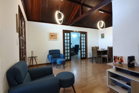 Casa de condomínio à venda com 200m², 3 quartos e 2 vagasSala