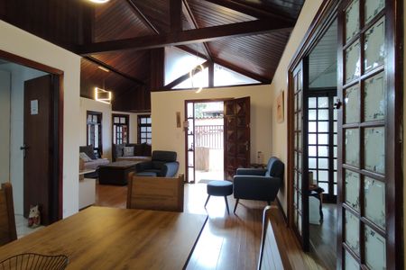 Casa de condomínio à venda com 200m², 3 quartos e 2 vagasSala