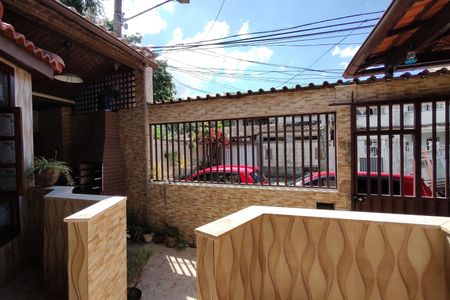 Casa de condomínio à venda com 200m², 3 quartos e 2 vagasVaranda