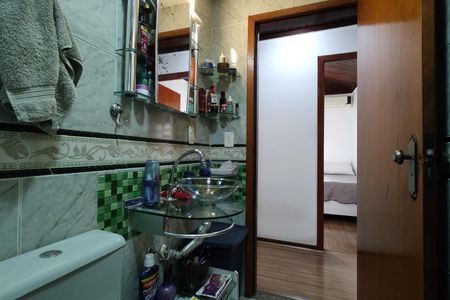 Casa de condomínio à venda com 200m², 3 quartos e 2 vagasBanheiro Social