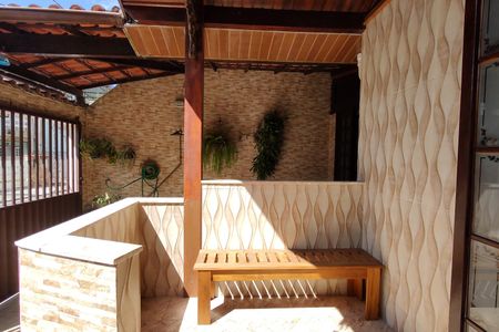 Casa de condomínio à venda com 200m², 3 quartos e 2 vagasVaranda