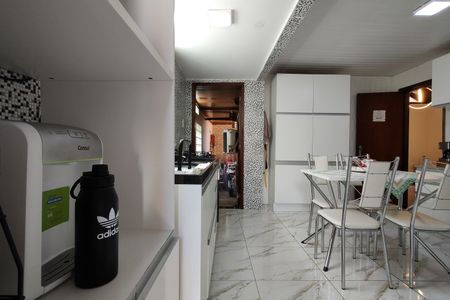 Casa de condomínio à venda com 200m², 3 quartos e 2 vagasCozinha - Armários