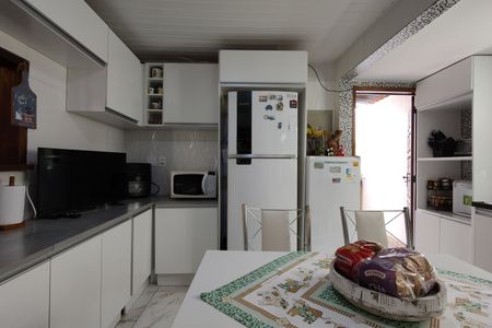 Casa de condomínio à venda com 200m², 3 quartos e 2 vagasCozinha - Armários