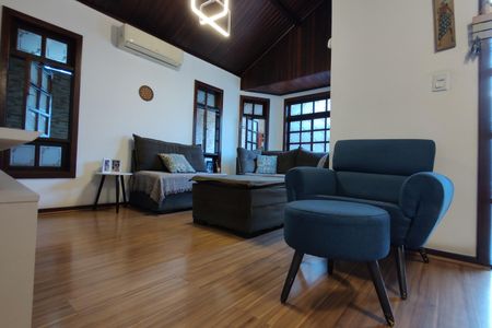 Casa de condomínio à venda com 200m², 3 quartos e 2 vagasSala