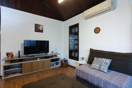 Casa de condomínio à venda com 200m², 3 quartos e 2 vagasSala