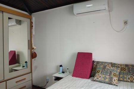 Casa de condomínio à venda com 200m², 3 quartos e 2 vagasQuarto 2 - Suíte