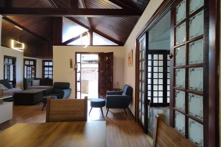 Sala de casa de condomínio à venda com 3 quartos, 200m² em Taquara, Rio de Janeiro