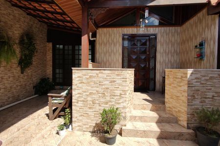 Casa de condomínio à venda com 200m², 3 quartos e 2 vagasFachada 