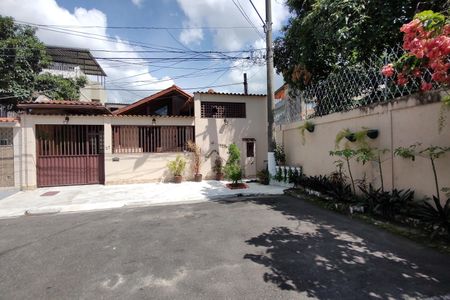 Casa de condomínio à venda com 200m², 3 quartos e 2 vagasFachada 