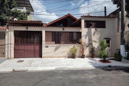 Casa de condomínio à venda com 200m², 3 quartos e 2 vagasFachada 