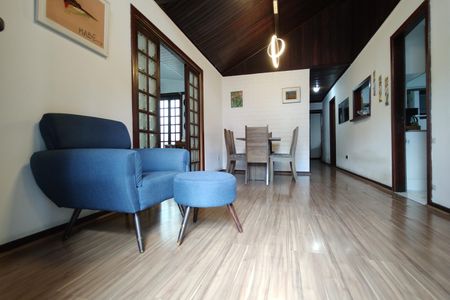Sala de casa de condomínio à venda com 3 quartos, 200m² em Taquara, Rio de Janeiro