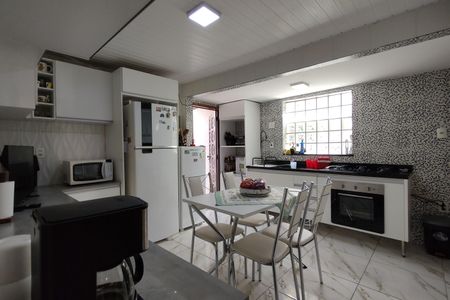 Casa de condomínio à venda com 200m², 3 quartos e 2 vagasCozinha - Armários