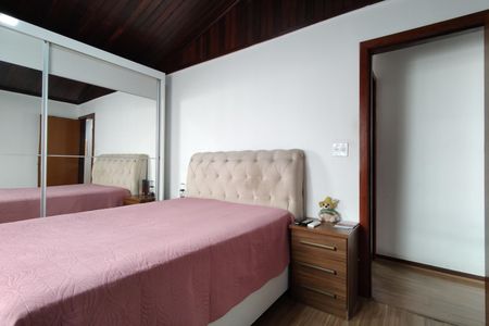 Casa de condomínio à venda com 200m², 3 quartos e 2 vagasQuarto 1