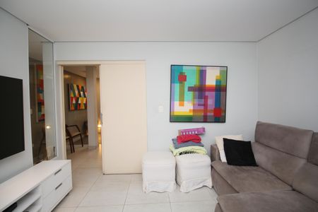 Sala de TV de casa à venda com 6 quartos, 350m² em Vila Sonia, São Paulo