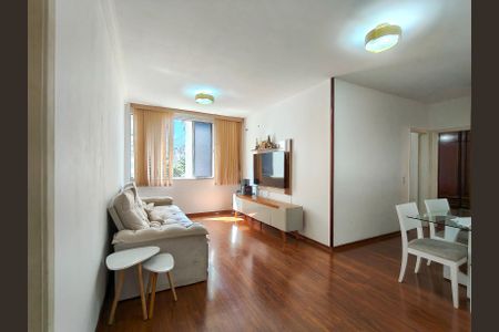Apartamento para alugar com 68m², 2 quartos e 1 vagaSala
