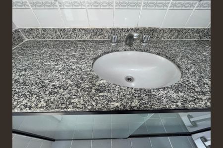 Apartamento para alugar com 63m², 2 quartos e 2 vagasSuíte - Banheiro