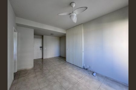 Sala de apartamento para alugar com 2 quartos, 63m² em Recreio dos Bandeirantes, Rio de Janeiro