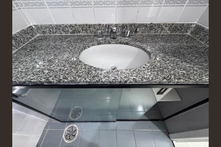 Apartamento para alugar com 63m², 2 quartos e 2 vagasBanheiro Social