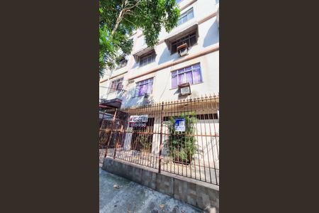 Apartamento à venda com 74m², 2 quartos e 1 vagaEntrada do Prédio 