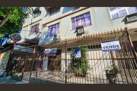Apartamento à venda com 74m², 2 quartos e 1 vagaFrente  do Prédio 