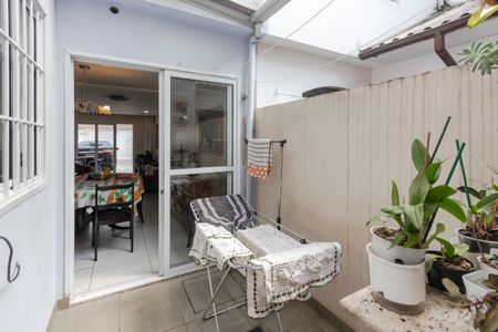 Casa de condomínio à venda com 115m², 2 quartos e 1 vagaQuintal