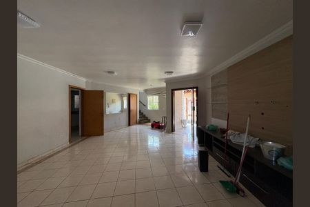 Casa para alugar com 125m², 4 quartos e 4 vagasSala