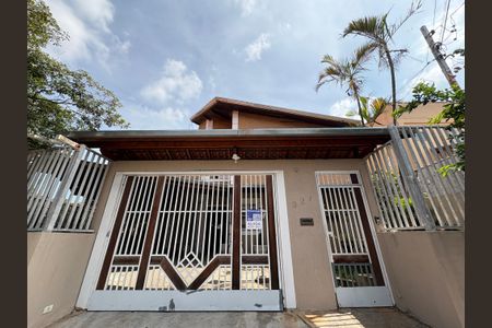 Casa para alugar com 125m², 4 quartos e 4 vagasFachada