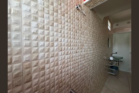 Casa para alugar com 125m², 4 quartos e 4 vagasBanheiro externo 