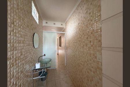 Casa para alugar com 125m², 4 quartos e 4 vagasBanheiro externo 