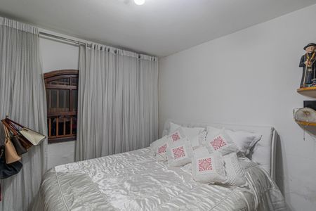 Quarto 1 de casa para alugar com 2 quartos, 200m² em Vila Corberi, São Paulo