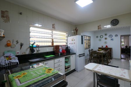 Casa à venda com 125m², 3 quartos e 2 vagas Casa à venda com 125m², 3 quartos e 2 vagasCozinha