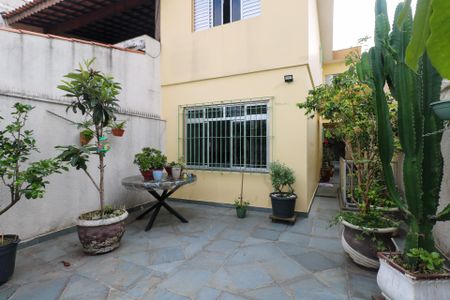 Casa à venda com 125m², 3 quartos e 2 vagas Casa à venda com 125m², 3 quartos e 2 vagasVaranda