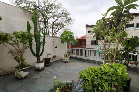 Casa à venda com 125m², 3 quartos e 2 vagas Casa à venda com 125m², 3 quartos e 2 vagasVaranda