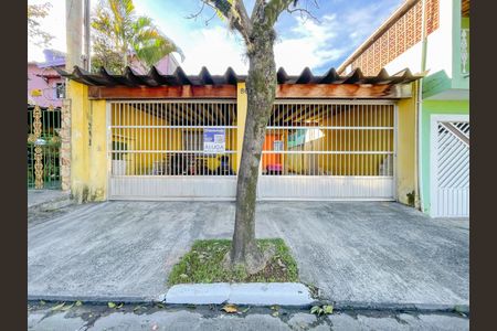 Casa para alugar com 100m², 2 quartos e 3 vagasFachada