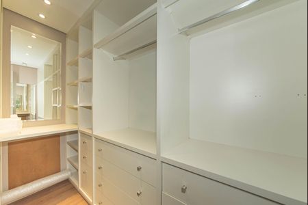 Apartamento à venda com 120m², 3 quartos e 2 vagasSuite - Closet