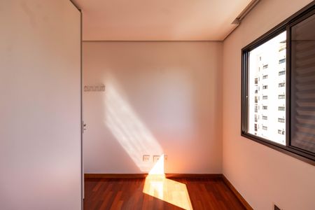 Apartamento à venda com 90m², 3 quartos e 2 vagasQuarto 2