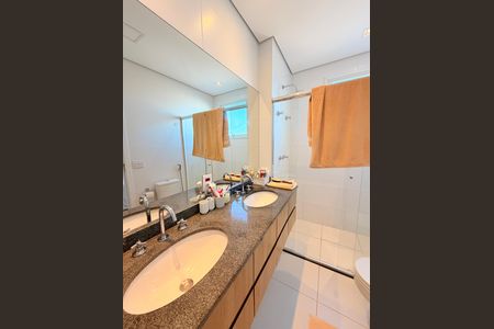 Apartamento à venda com 160m², 3 quartos e 4 vagasBanheiro da Suíte 1