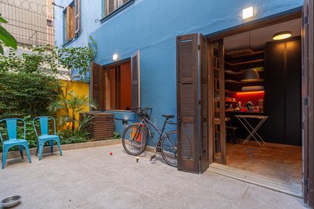 Apartamento à venda com 102m², 2 quartos e sem vagaQuintal