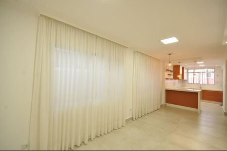 Sala de casa para alugar com 2 quartos, 140m² em Vila Gustavo, São Paulo