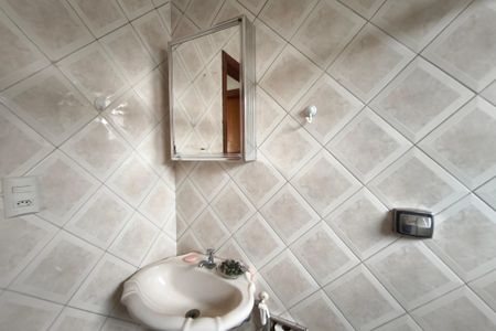 Casa à venda com 634m², 4 quartos e 10 vagas Casa à venda com 634m², 4 quartos e 10 vagasBanheiro Social