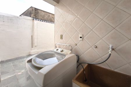 Casa à venda com 634m², 4 quartos e 10 vagas Casa à venda com 634m², 4 quartos e 10 vagasÁrea de Serviço