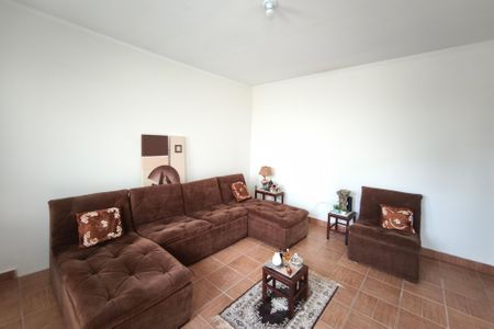 Casa à venda com 634m², 4 quartos e 10 vagas Casa à venda com 634m², 4 quartos e 10 vagasSala de Estar