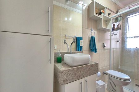 Banheiro de apartamento à venda com 1 quarto, 43m² em Cambuí, Campinas