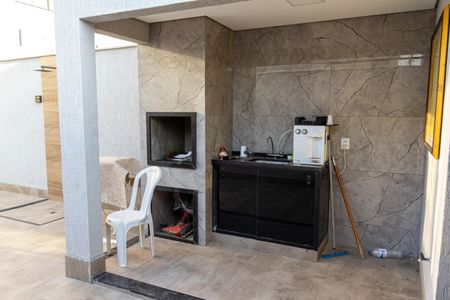 Casa de condomínio para alugar com 160m², 2 quartos e 2 vagasChurrasqueira