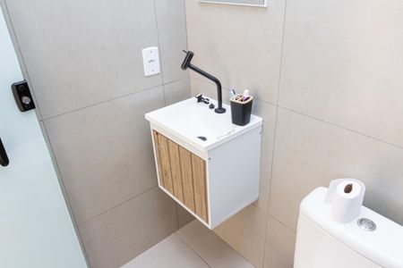 Casa de condomínio para alugar com 160m², 2 quartos e 2 vagasBanheiro da Suíte 2