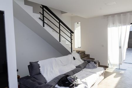 Casa de condomínio para alugar com 160m², 2 quartos e 2 vagasSala