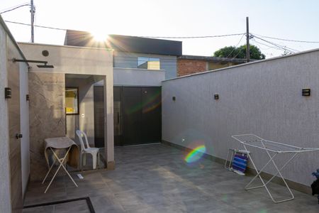 Casa de condomínio para alugar com 160m², 2 quartos e 2 vagasQuintal