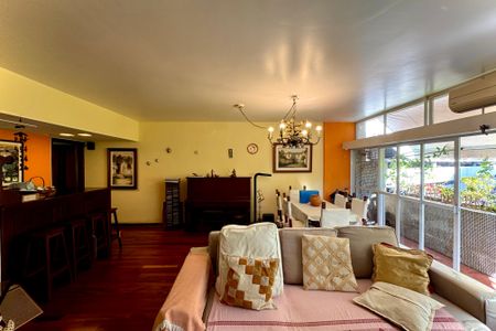 Apartamento à venda com 136m², 3 quartos e 1 vaga